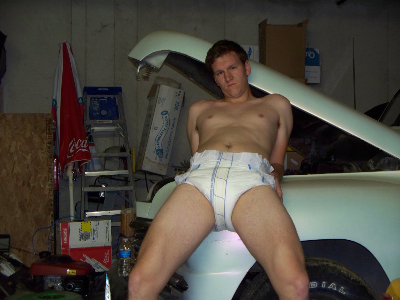 diaperedrock:Why not work on a car and wear a diaper at the same time.  VERY sexy