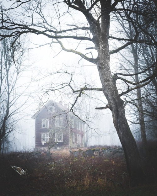 Like this old house? I do! :)Copyright Jenny Mårtensson 2018