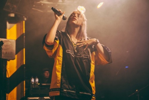 sianmeow: Billie Eilish playing a sold out Sydney, Australia show.  Instagram: @siantakesphotos