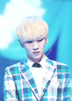 jonghyuns-flat-ass:  © 