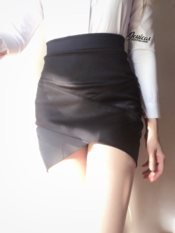 jessicaiswet:  Good morning. Is it gonna be a long and hard day for you?Hope you think of what’s underneath my skirt ☺️Jessica 💋( All My Pics | Main Account )   