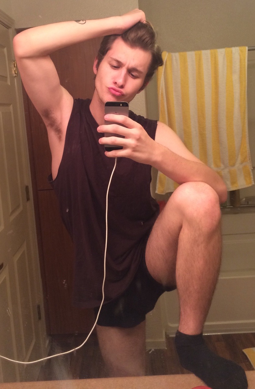derek-nick:  malikmydick:  back at it again  DADDY AF