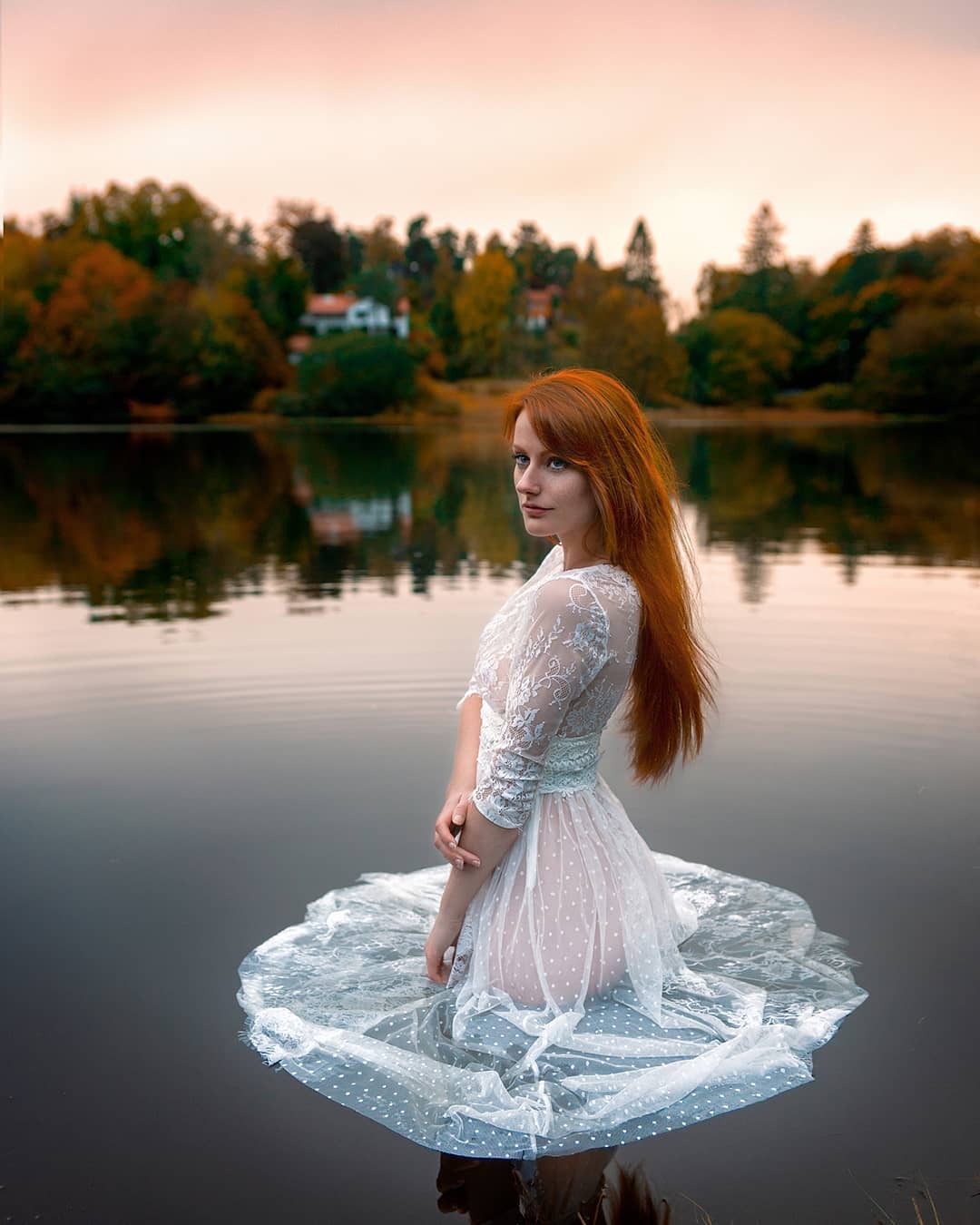 heavenlyredheads:  Elegant and sexy, love it.  Lucia Hustavova