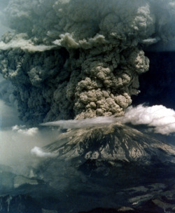 humanoidhistory:  The eruption of Mount St. Helens, Washington, May 18, 1980.(National Park Service)