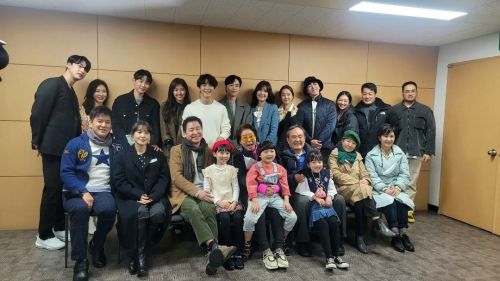 hyogyeong_1004ㆍ#지난기록 지난 겨울 전체리딩후 찍은 단체사진 훌륭한 선생님들과 배우님들 감독님 작가님 여러 스텝분들과 재미있고 즐겁게 리딩했던날❤ 곧 만나요