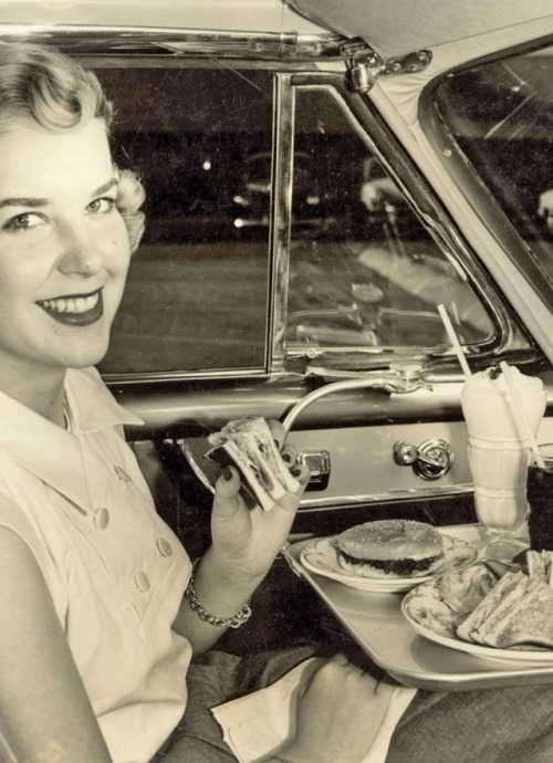 life-as-a-raconteur:Dinner at the drive-in movie theater, 1952