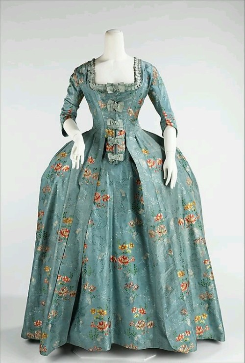 fashionologyextraordinaire: Robe a la Francaise, 1760 - 1770, French, silk, cottonLocation: Metropol