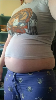 softstretchmark:  Another shirt that fit a few months ago