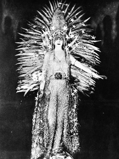 greypoppies:Marchesa Luisa Casati. An heiress, a muse and a fashion legend, she dazzled everyon