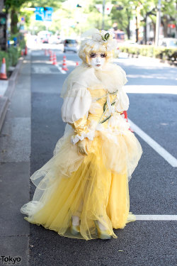 Tokyo-Fashion:  Japanese Shironuri Artist Minori On Omotesando Dori In Harajuku Wearing