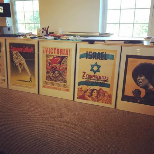 Matting & framing. It’s all DIY up in here. #posters #tallerdegraficapopular #brooklynbapd