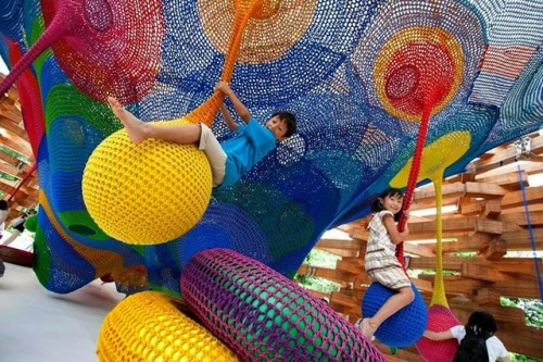 davidjulianhansen: Hand-crocheted art that you can climb by Japanese textile and fibre artist Toshik