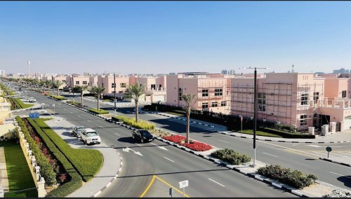 De wijk Nad Al Sheba 3 te Dubai. Architectuur zonder stedenbouw. 