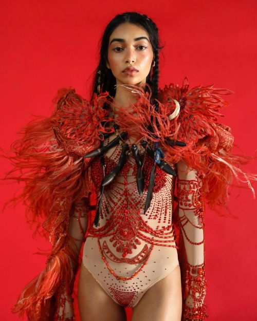 La modelo mexicana #SaraEsparza en total looks de #JeanPaulGaultier para la nueva edición de 
