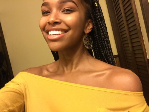 jamaicanamazon:  burrrelly:  donzlesdead:  burrrelly:  When you feeling like Nefertiti mighta been ya great great great…grandmama  Just know you fine laaaawd 😩  Thank youuuuu 😊  Hey boo