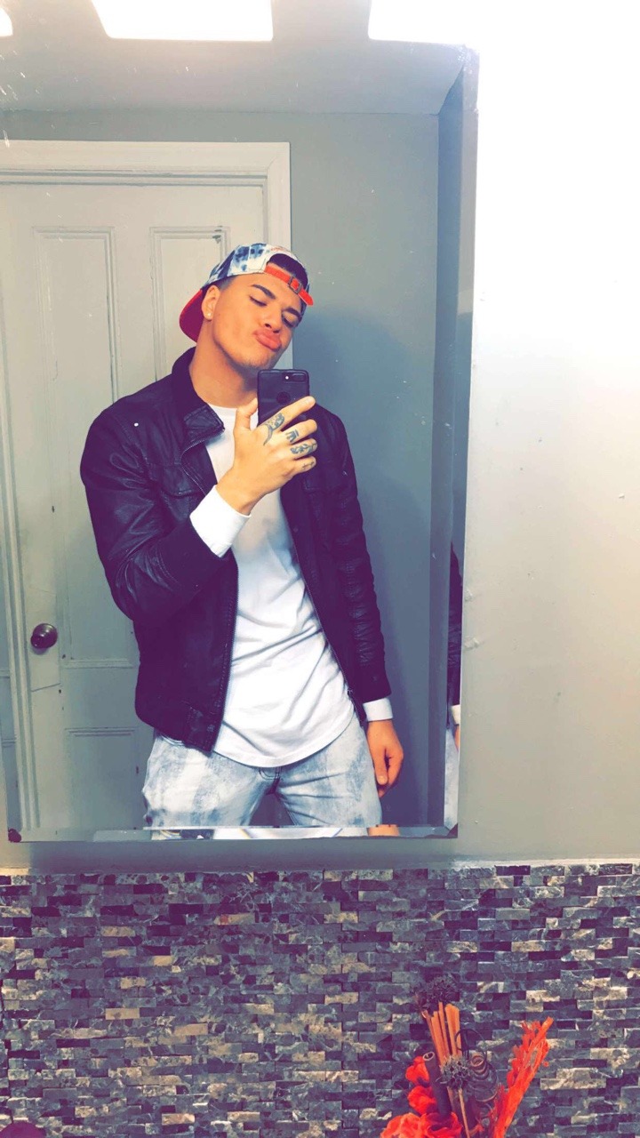 arixwest:  popkornporn:  adls-xxx:  Ok now pull your fat dick out 😊  TBH like