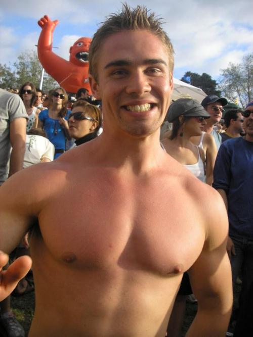 yea aussie boy, those nips need a good suckin on! ;)