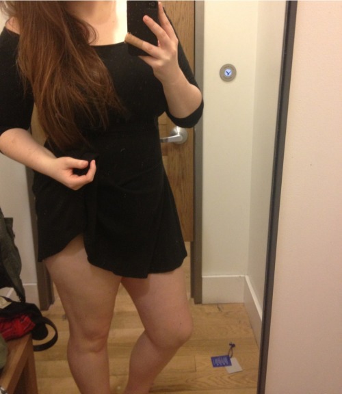 littleeegirl:  change room fun x