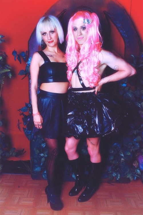 lipstickfucker: DIY trash bag skirt for Goth Prom