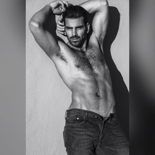 Feast your edacious eyes on #ANTM22 winner, @nyledimarco, shirtless and looking hawt in this great p