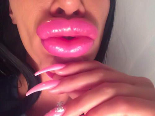 realsiliconebunny: Lips#17cc#hugelips#ducklips#fakelips