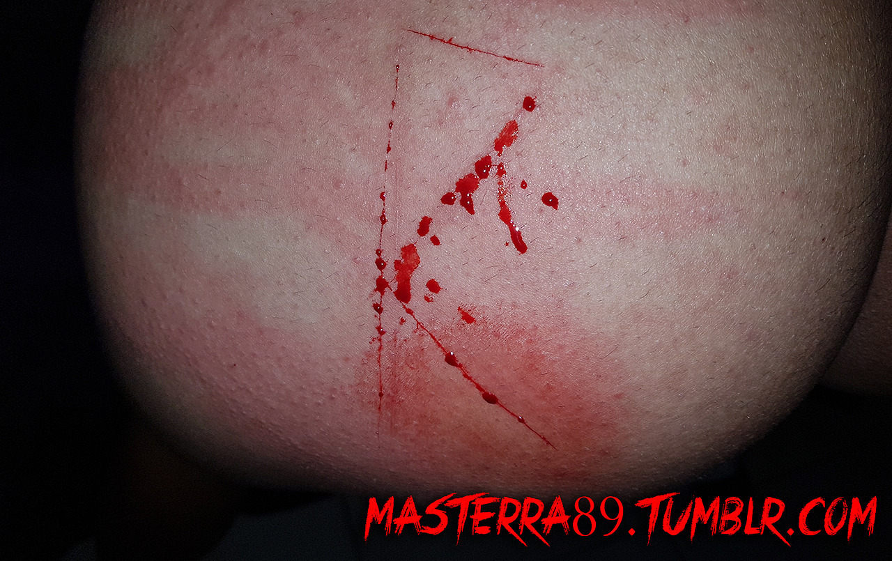 masterra89:Yesterday it was time to remind my slave who she belongs too. I bound