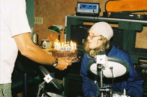 laynethomasstaley:Layne blowing out the candles on his 31st birthday cake while playing around on Ro