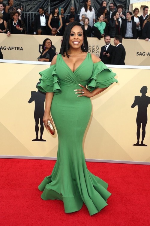 dopebrooklyn:  BODY by NIECY fxxkin NASH. 😩😍💚