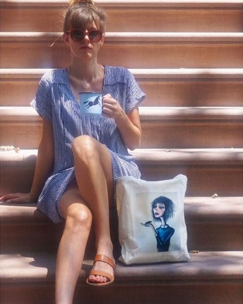 That&rsquo;s me sporting the Clementine Tote from @melancholyandthegirl - best cockroach situati
