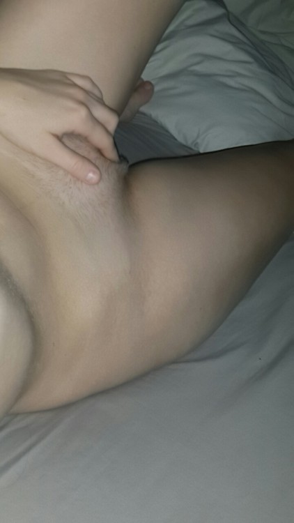 kniiiickers:  What else is there to do when you’re bed ridden sick? … play with yourself of course. Sweet dreams ;)