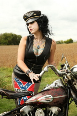 harley-girls:  Biker Girl 