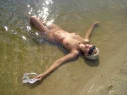 nudebeachshot:  Please visit http://hot-nude-beach.tumblr.com