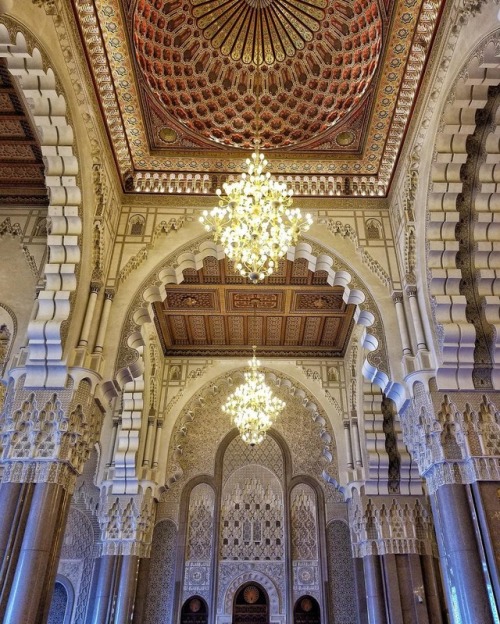 It took over seven years and 10,000 craftsman to construct the Hassan II Mosque, but the result is a modern and massive tribute to the former King of Morocco that beautifully blends traditional Moorish architecture with 20th century innovation and...