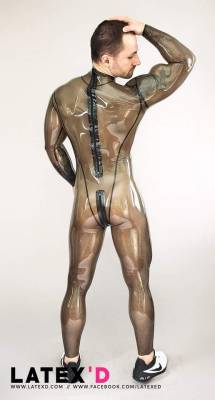 divo7ii:Love a hot man in transparent latex 