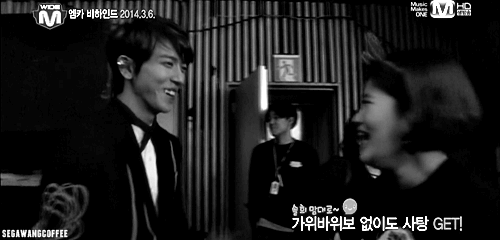 segawangcoffee-deactivated20150:  Yonghwa getting flustered over receiving candy 