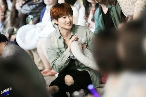 cutie-hyukkie-pie:God.. i love him so much.. so much.. please please let him live happily and heal