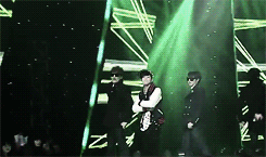 myunqdae-blog:           I’m Mr.H in da club, in my B BOY stance ~          