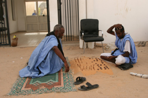 missauset:  beautiesofafrique:  Mauritania || Northwest Africa || ©  Ferdinand Reus  Fam