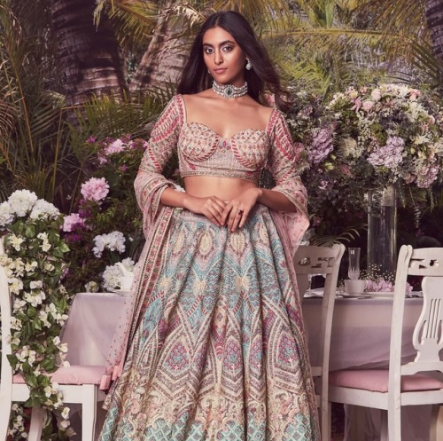 Au Revoir Phool Mahal by Falguni and Shane | Bridal Couture 2019Photography | Sumit GhagModels | Div