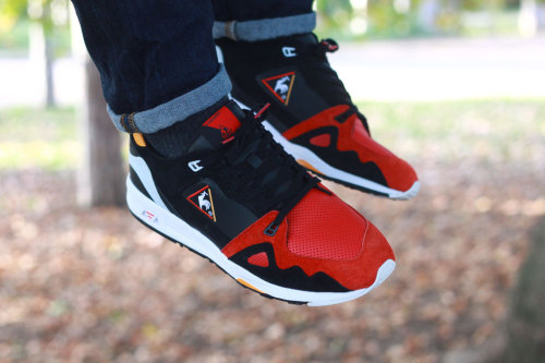 sweetsoles:Highs and Lows x Le Coq Sportif R1000 ‘Black Swan’ (by onemesh)