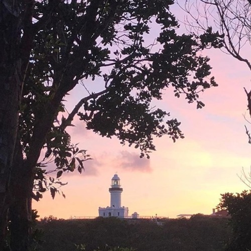 Good morning Byron Bay&hellip; @oliviayyli ・・・ Sunrise at Byron Bay lighthouse. That pink sky No