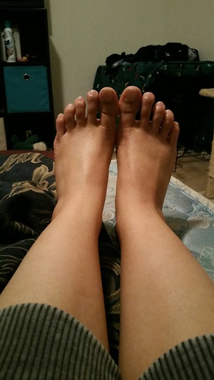 @youneverexpectedthis has the most BEAUTIFUL NATURAL TOES AND SOLES YOU’LL EVER SEE 