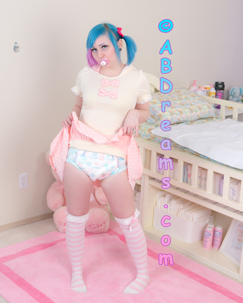 candyabdl:  Sneak peek from my first set for @abdreams! 🍼 You can see the rest