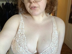 xxxgingergirlxxx:my new boobs look amazing