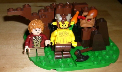 @ahiddenkitty, it’s Bilbo and Thorin on a picnic! SO and I just got some new Lego figures and 