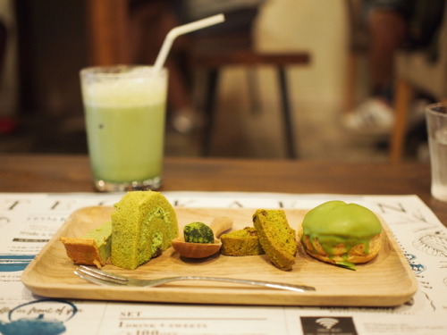 TEO KAFON-Kyoto cityMatcha sweets special set with iced matcha latte cute and small pieces of green 