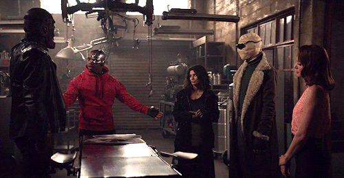 dcmultiverse:Are we really the best people to hunt a super-villain?Doom Patrol (2019-)