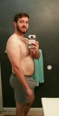 big-fat-sexy-bellies:  Freshly showered :P