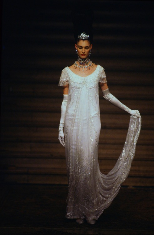 arianavscouturevault: Givenchy by Alexander McQueen Haute Couture Fall/Winter 1997.Model: Annaliese 