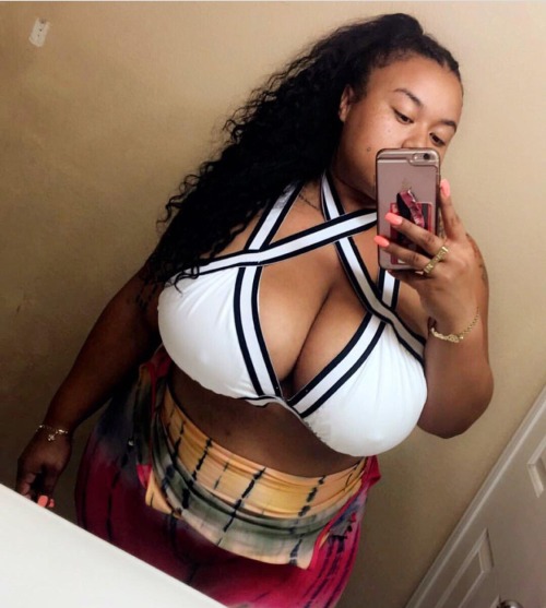 Thick women/ BBWs adult photos